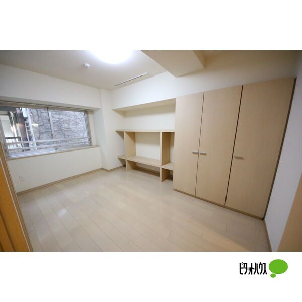 居室・リビング　同物件別部屋