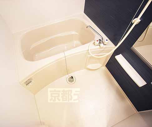 バス・シャワールーム　浴室乾燥器付きバスです