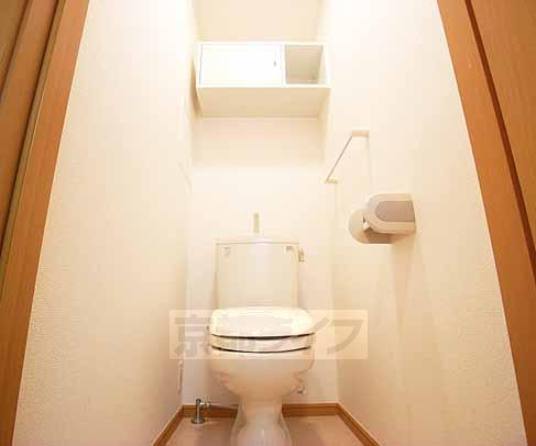 トイレ　上部には収納もございます