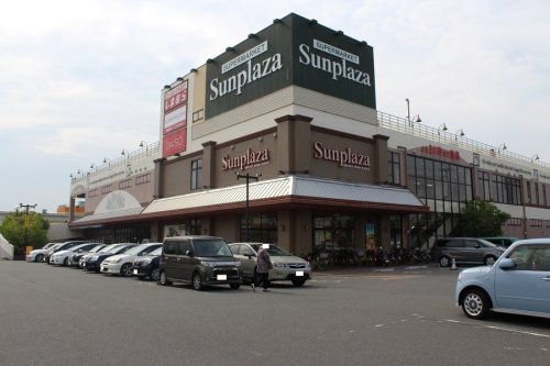 スーパー　サンプラザ 三宅店（スーパー）まで607m
