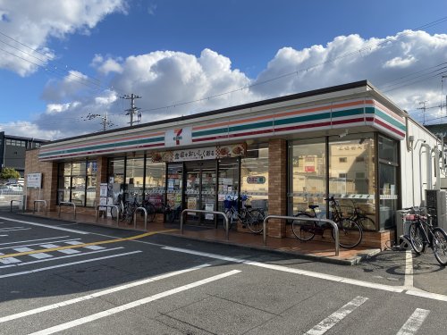 コンビニ　セブンイレブン 松原三宅西3丁目店（コンビニ）まで501m