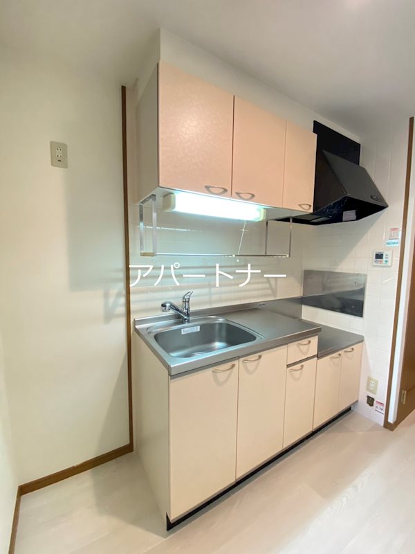キッチン　※現状有姿※写真は別号室、同じ間取りのお部屋です。