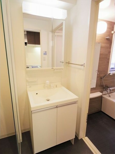 洗面設備　コンパクトで使いやすい洗面所