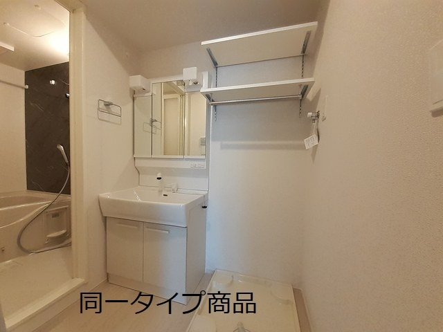 洗面設備　脱衣スペースもあります