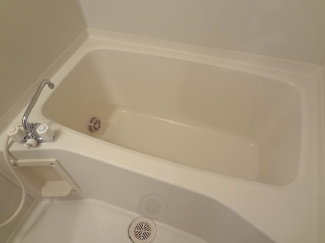 バス・シャワールーム　追い焚き給湯器付きのバスタブでリラックス♪