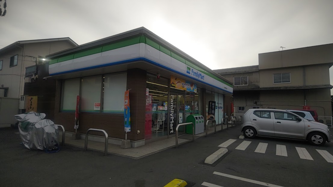 コンビニ　ファミリーマート 大分東浜1丁目店（コンビニ）まで586m