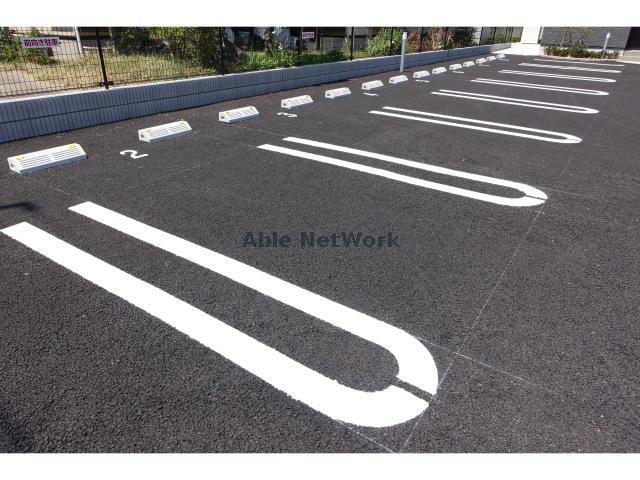 駐車場　駐車場