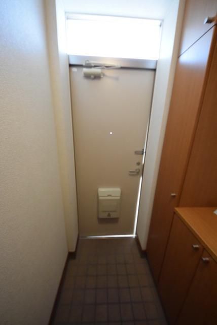 玄関　シューズボックス付です