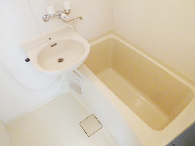 バス・シャワールーム　バス、トイレ別です♪