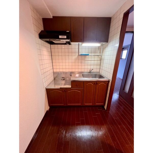 キッチン　※写真は同じマンションの違う部屋のものになります。