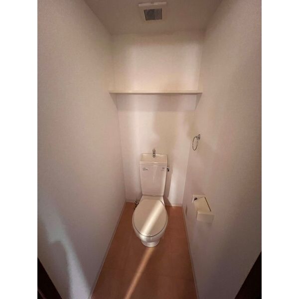 トイレ　※写真は同じマンションの違う部屋のものになります。