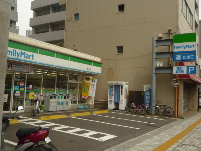 コンビニ　ファミリーマート西十日市店（コンビニ）まで128m