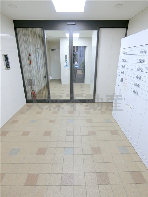 エントランス　防犯カメラTVモニター付オートロック宅配BOXメールBOX管