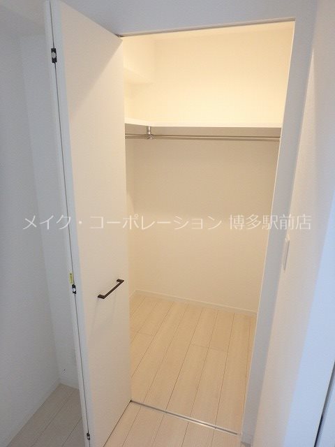 収納　※階数でキッチン・建具・扉・フローリングの色は違います
