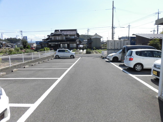 スーパー　（有）八木谷生花店／トスクサンフラワー雲山店（スーパー）まで571m