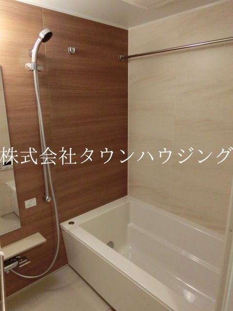 バス・シャワールーム　Fタイプ2015年3月撮影 同タイプ911号室の写真です。