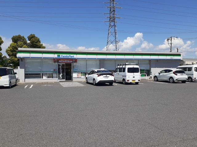 コンビニ　ファミリーマート水島亀島店（コンビニ）まで300m
