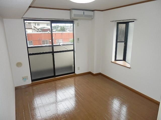 居室・リビング　角部屋、２面採光