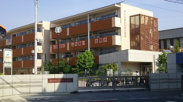 小学校　草加市立谷塚小学校（小学校）まで774m