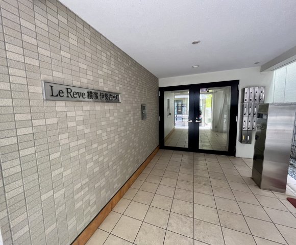エントランス　LeReve横濱伊勢佐木町