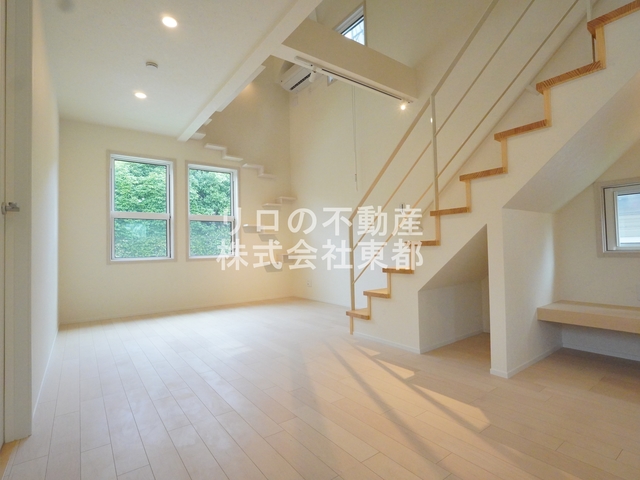 居室・リビング　南向きの広いリビングはゆったりくつろげる憩いの空間♪
