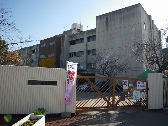 小学校　池田市立神田小学校（小学校）まで245m