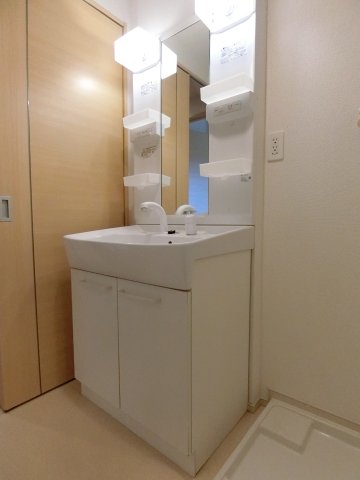 洗面設備　イメージ102号室写真（反転あり）