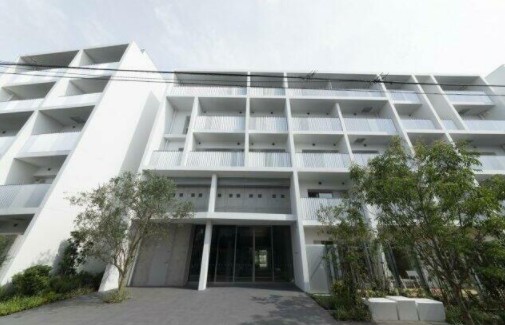 建物外観　鉄筋コンクリート造のがっちりとした建物。