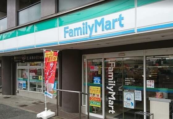 コンビニ　ファミリーマート高井戸西一丁目店（コンビニ）まで362m