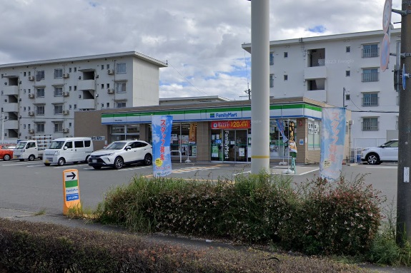 コンビニ　ファミリーマート 宝塚山本野里店（コンビニ）まで417m