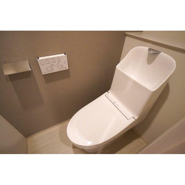 トイレ　※写真は同タイプ住戸です。