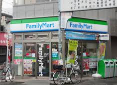コンビニ　ファミリーマート鐘ヶ淵駅前店（コンビニ）まで238m