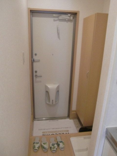 玄関　トール式シューズボックス。