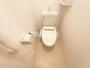 トイレ　落ち着いた色調のトイレです