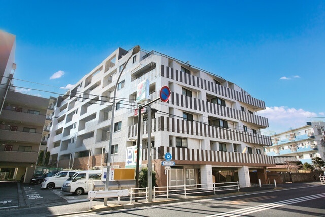 建物外観　オートロック完備