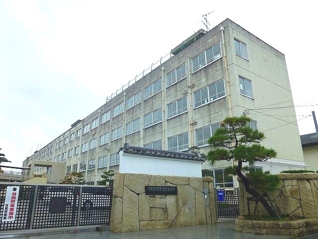 中学校　高槻市立第一中学校（中学校）まで257m