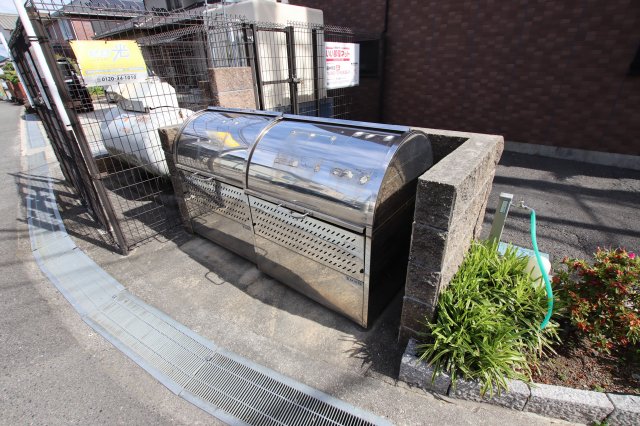その他設備　敷地内ゴミ捨場