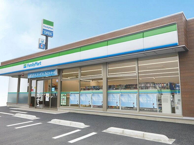 コンビニ　ファミリーマート札幌北40条東8丁目店（コンビニ）まで183m