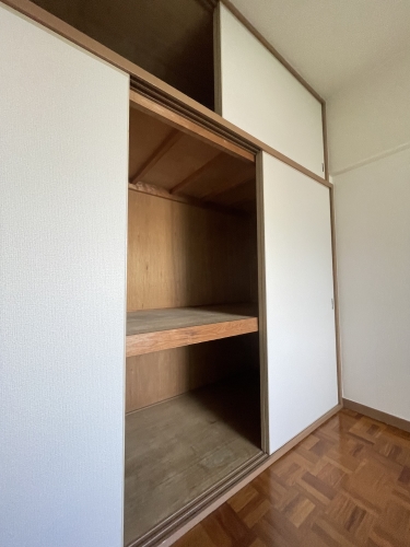 収納　退去工事中の部屋です。他の部屋の参考写真になります。現状を優