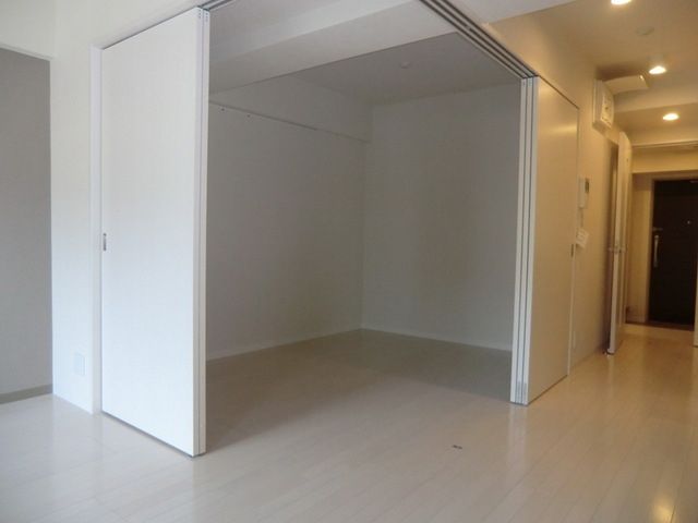 その他部屋・スペース　仕切り戸を広げれば広めのワンルームに