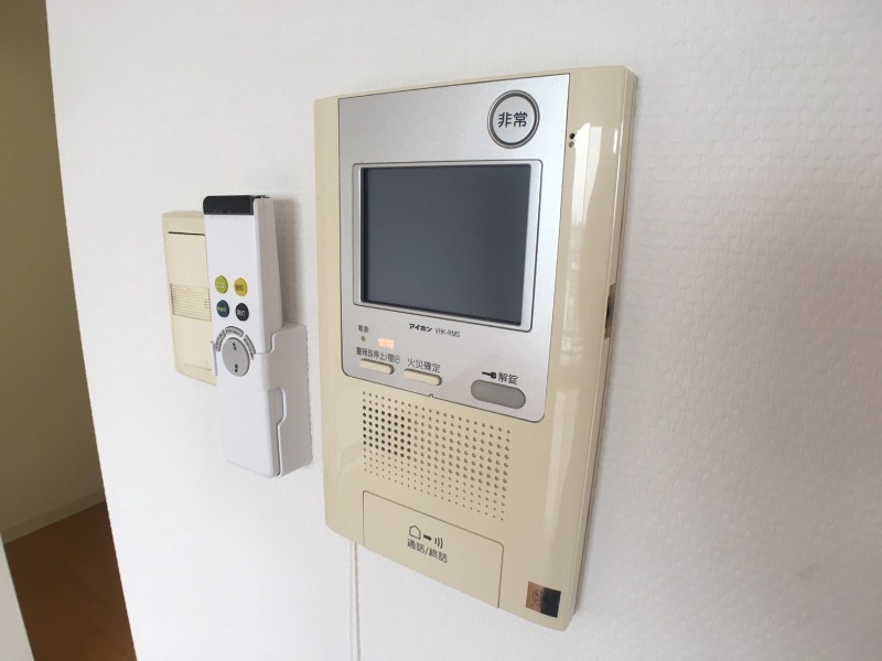 セキュリティ　ＴＶモニター付インターホンです。来客者の顔が見えるので安心！