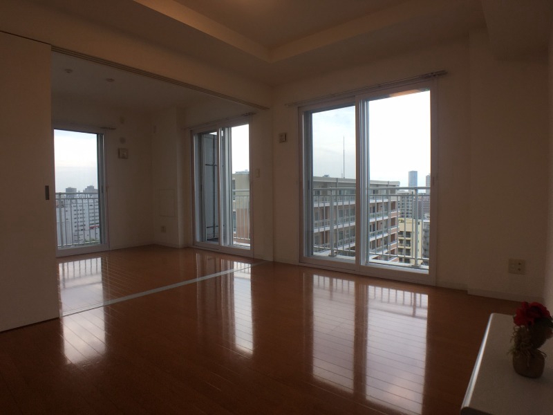 居室・リビング　広くてキレイなお部屋が広がっていて、充実した生活が送れそう。