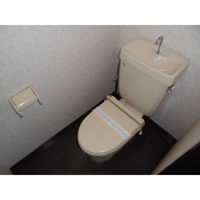 トイレ　※別部屋の参考写真になります。