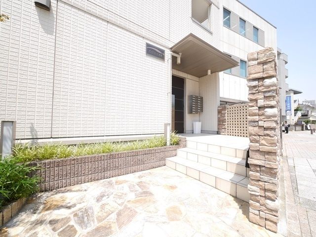 エントランス　★建物入り口前★