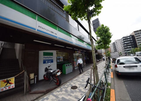 コンビニ　ファミリーマートホテルマイステイズ御茶ノ水店（コンビニ）まで340m