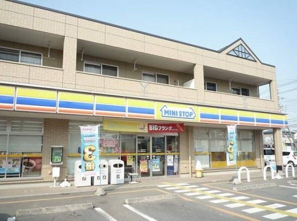コンビニ　ミニストップ鴻巣松原店（コンビニ）まで140m