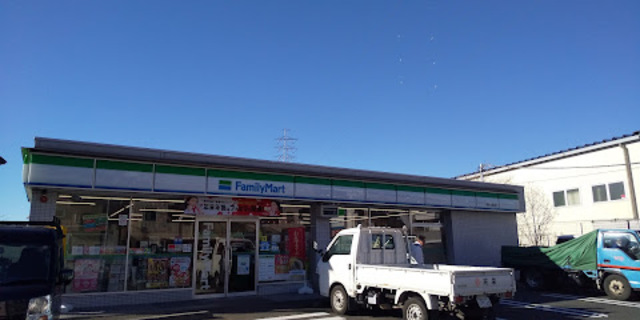 コンビニ　ファミリーマート港北大倉山店（コンビニ）まで1071m