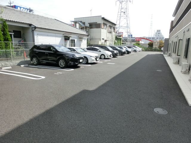 駐車場　敷地内駐車場付き