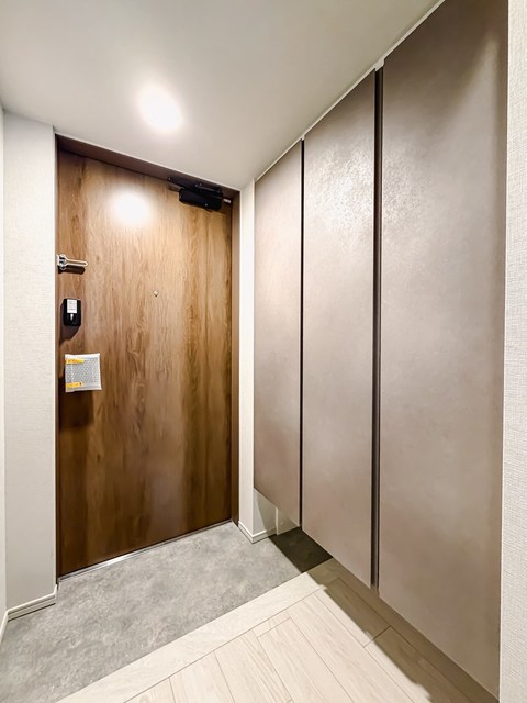 玄関　※写真は同タイプ住戸です。