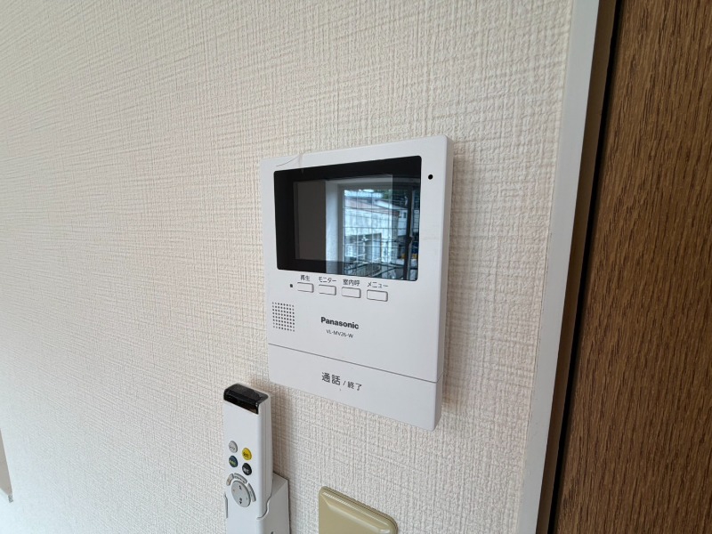 セキュリティ　ＴＶモニター付インターホンです。来客者の顔が見えるので安心！